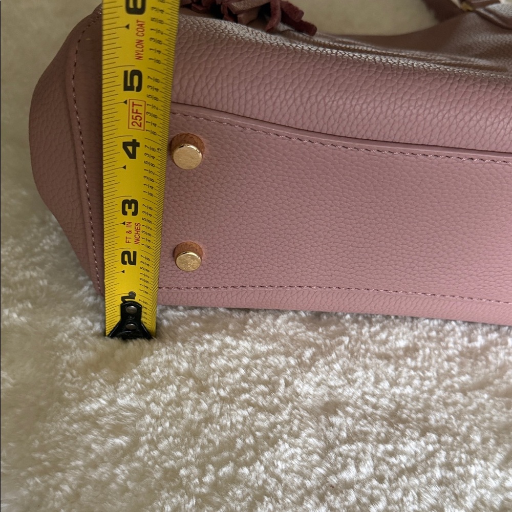 Gucci Dusty Rose Pebbled Leather Shoulder Bag with Tassel - Picture 4 of 9